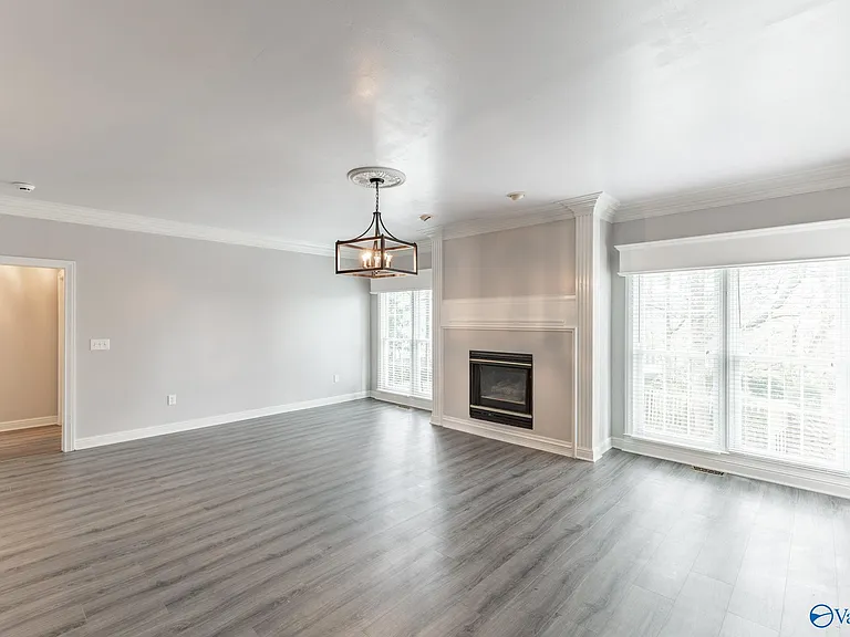 481 Brenda Dr — Photo 4