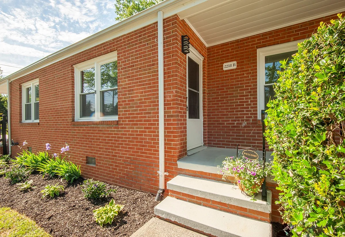 Building Photo - 2218 Wayne Ave #B