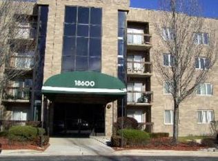 18600 Village West Dr APT 107, Hazel Crest, IL 60429