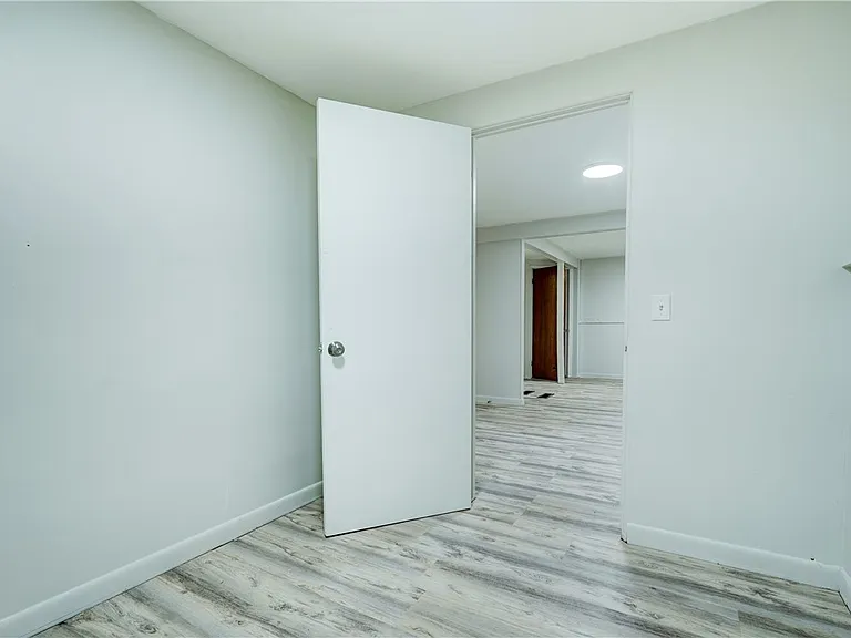 2233 Clifford Ave #3 — Photo 11