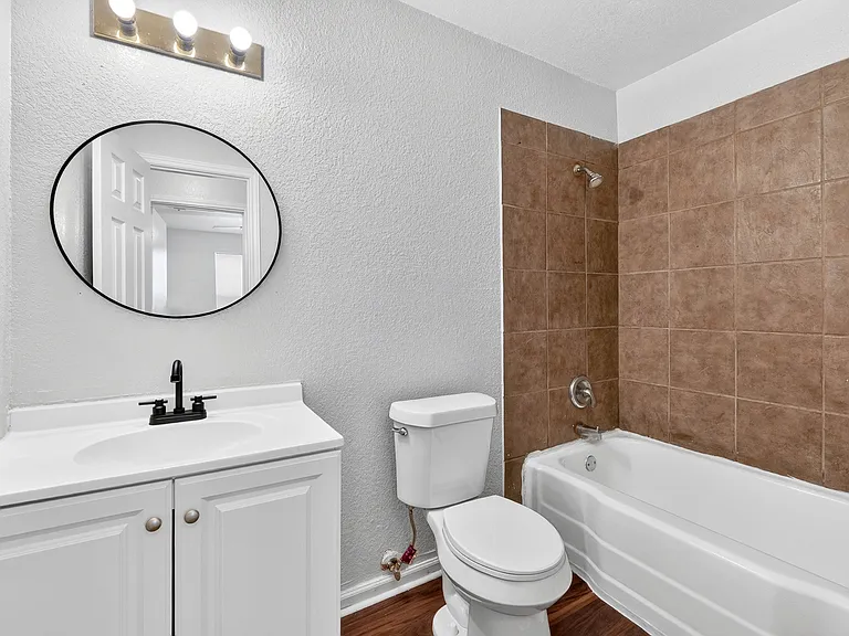 905 Parmer Ave #B — Photo 11