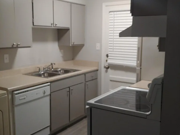 32 S Tucker St #4 — Photo 2
