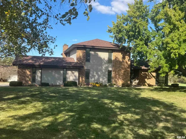 1201 Pine Tree Dr, Washington, IL 61571