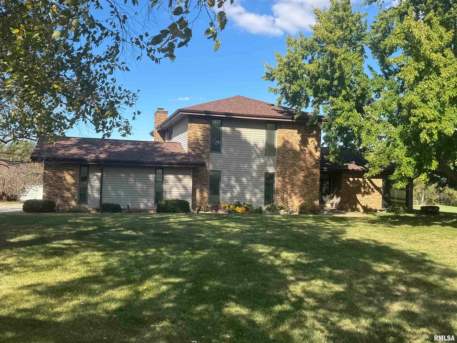 1201 Pine Tree Dr photo 1