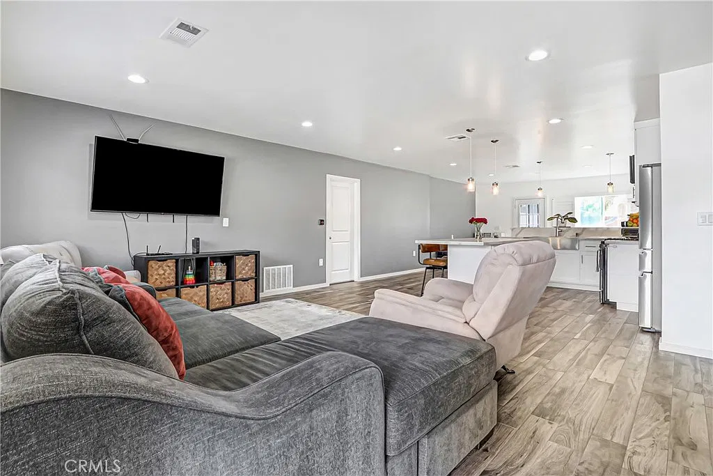 2 bed, 804 sqft, $3,350 — Photo 4