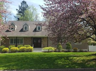 23 Daniel Ct, Woodcliff Lake, NJ 07677