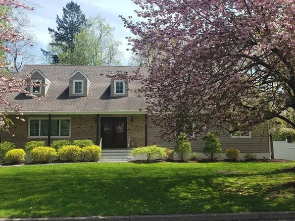 23 Daniel Ct, Woodcliff Lake, NJ 07677