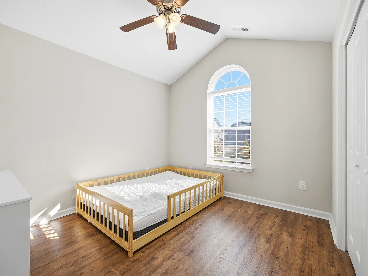 3 bed, 1490 sqft, $2,300 — Photo 2