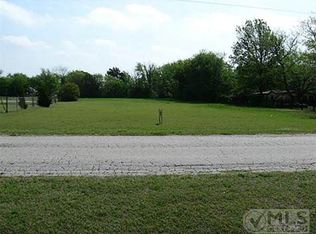 812 Peggs St, Desoto, TX 75115