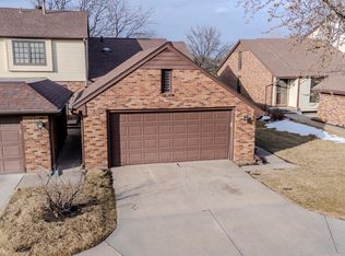 7010 Shamrock Rd, Lincoln, NE 68506