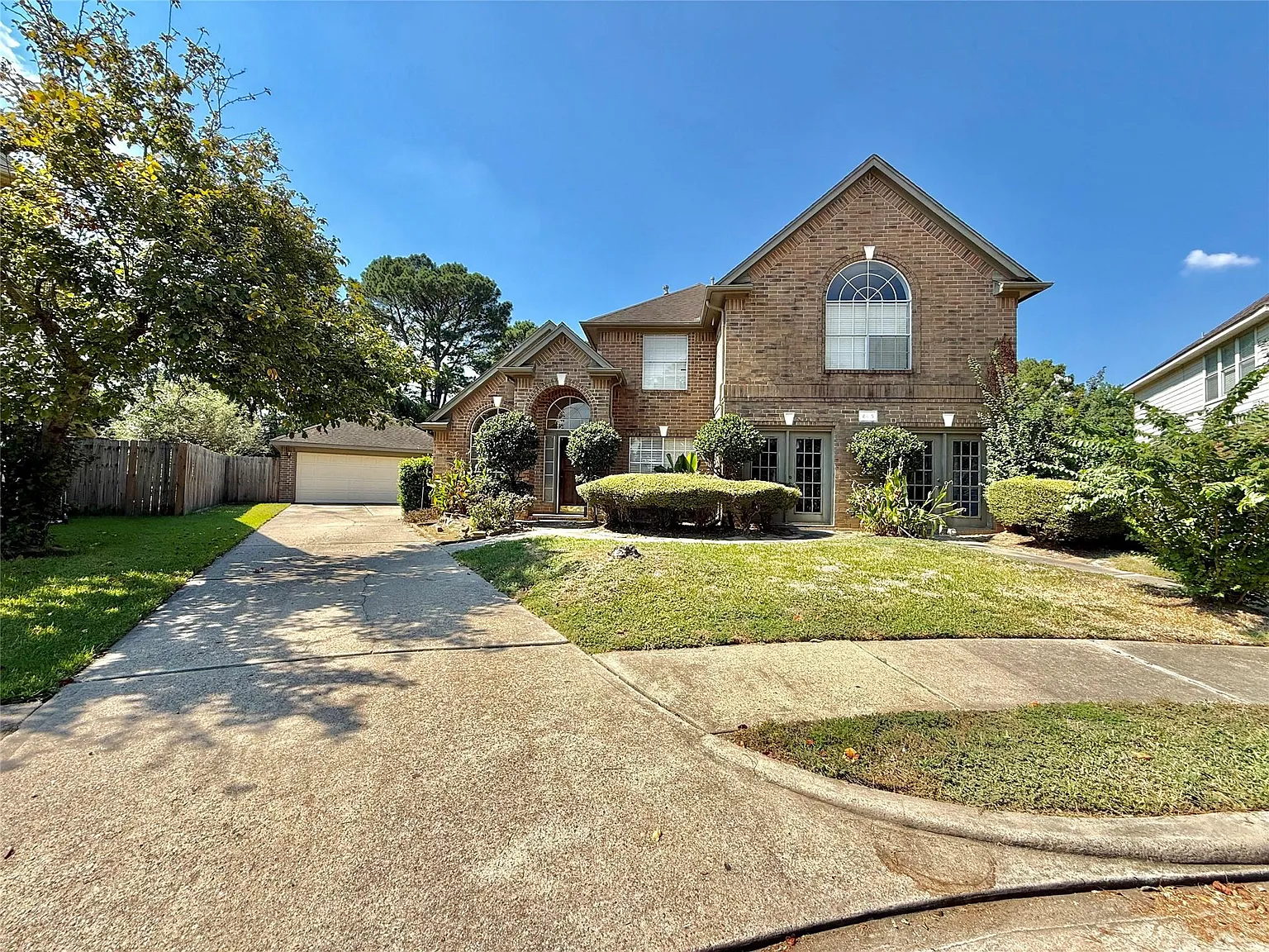 4 bed, 2.5 bath, 2643 sqft, $2,400 — Photo 2
