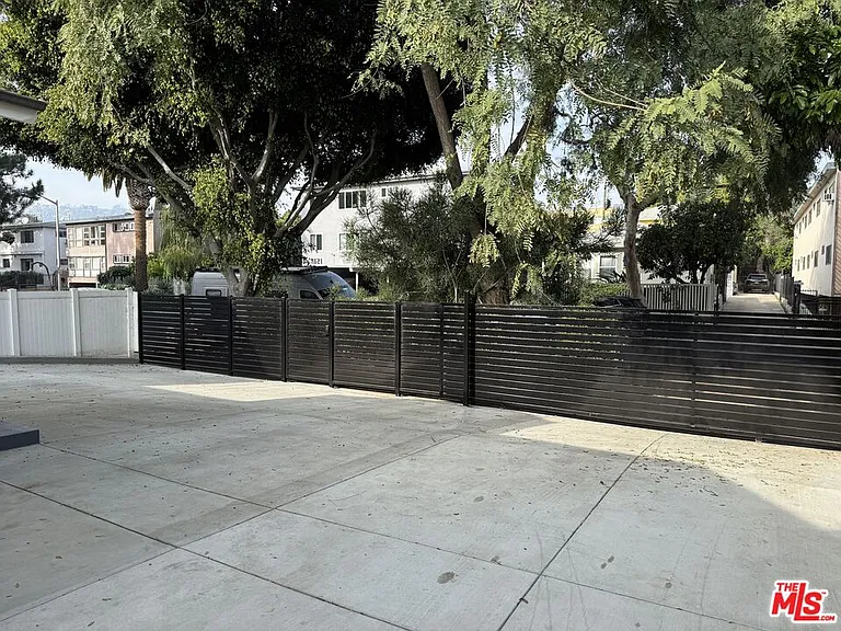 7512 Norton Ave — Photo 20