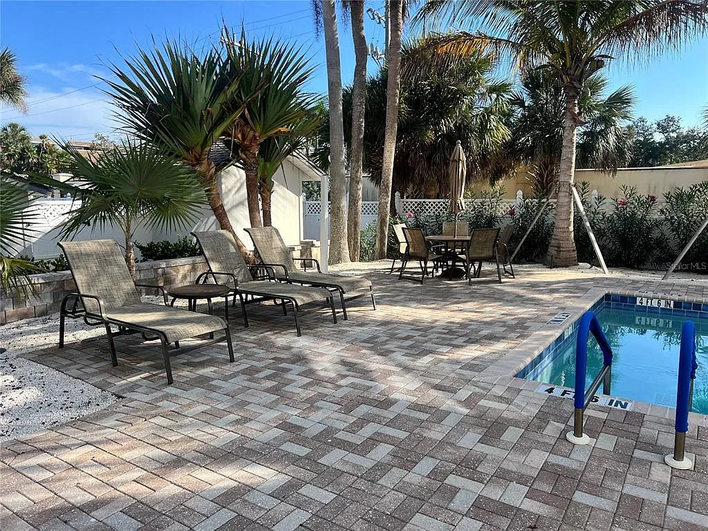2 bed, 2.0 bath, 1200 sqft, $7,920 — Photo 4
