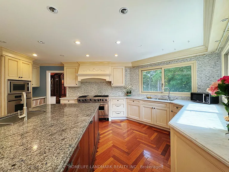 2415 Jarvis St #B4 — Photo 9