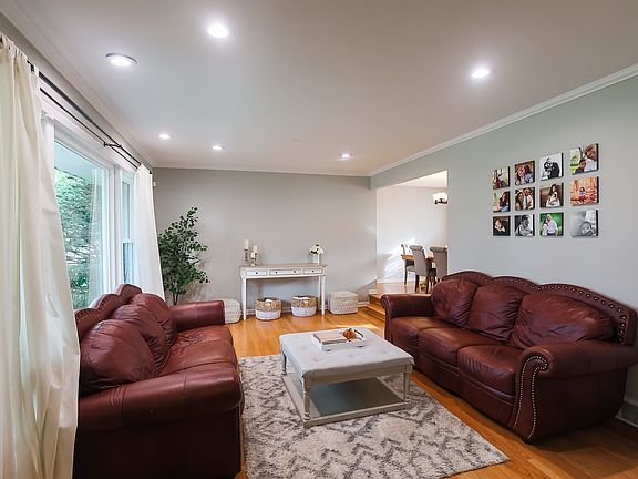2nd image of 9423 Kilbourn Ave