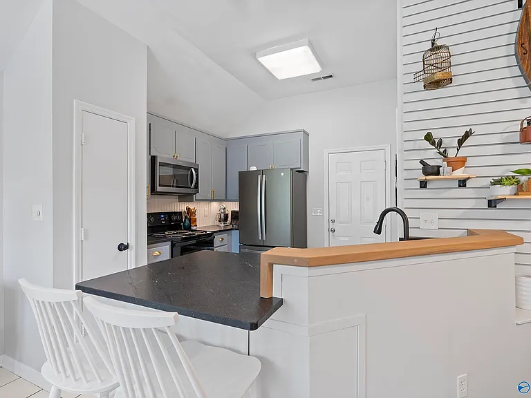 223 Cypress Creek Dr — Photo 6
