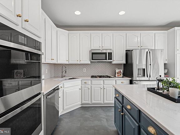4th image of 722 Hawkins Way