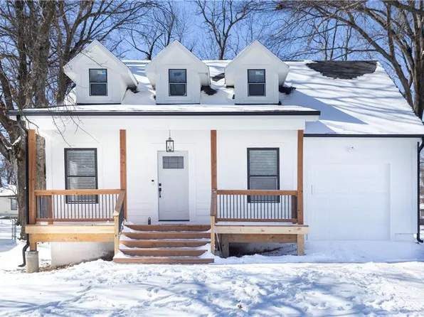 8520 England St, Overland Park, KS 66212