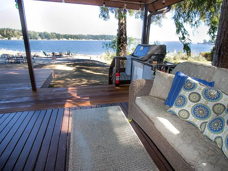 Covered Porch, BBQ