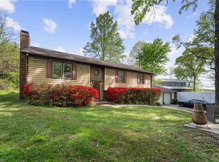 459 Forest Creek Dr, Winston Salem, NC 27107