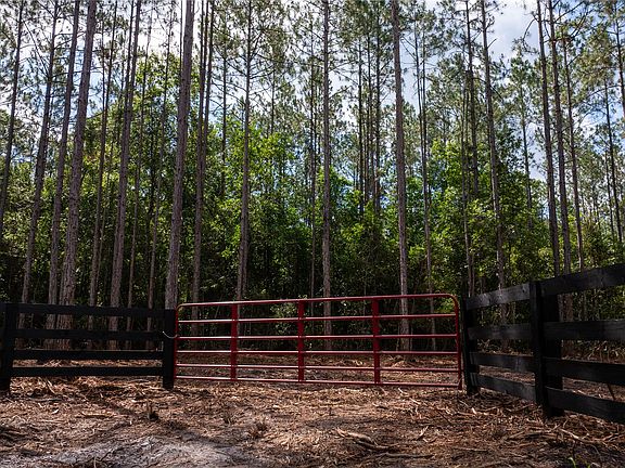 5th image of 2 Woods Ln