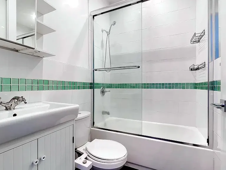 460 Seneca Ave #2L — Photo 5