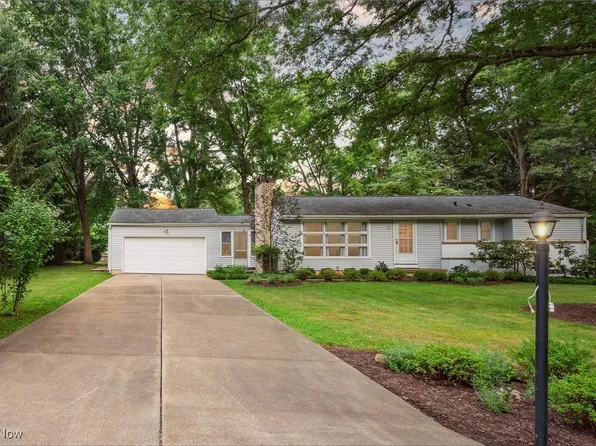 1806 Oak Hill Dr, Kent, OH 44240