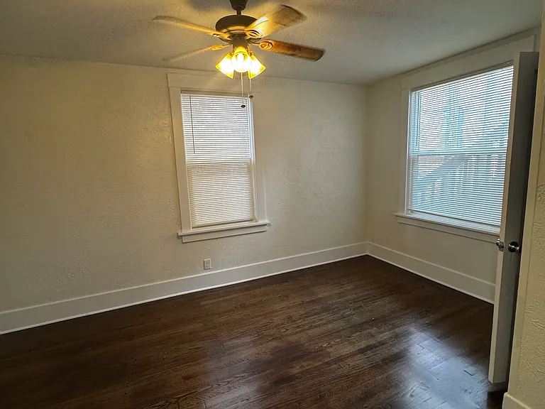 913 Forest Ave — Photo 23