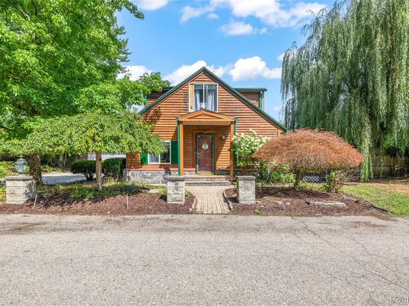 35966 Cypress St, Romulus, MI 48174
