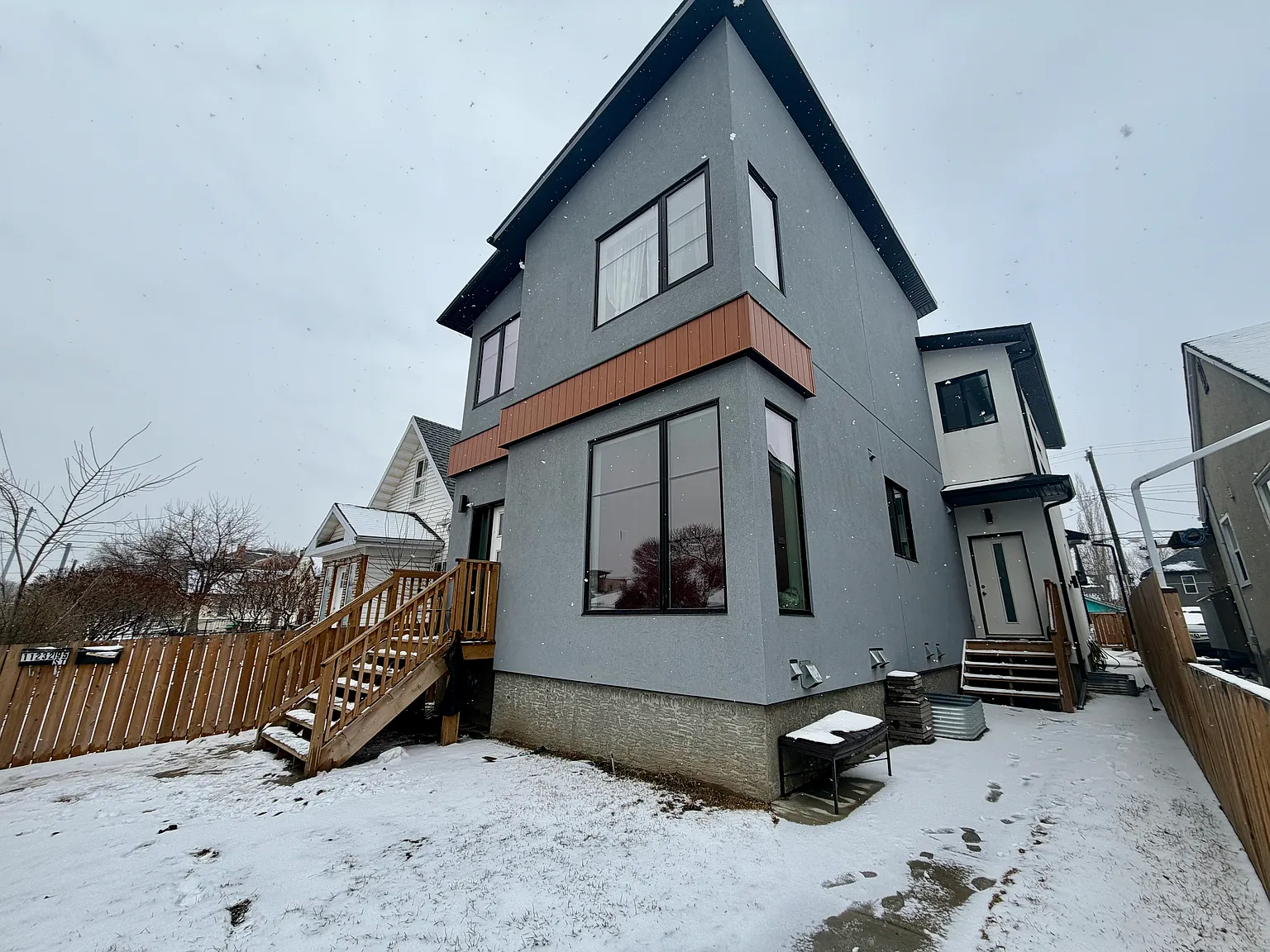 Alberta Ave 3 Bed 2.5 Bath Main For Rent Edmonton — Photo 3