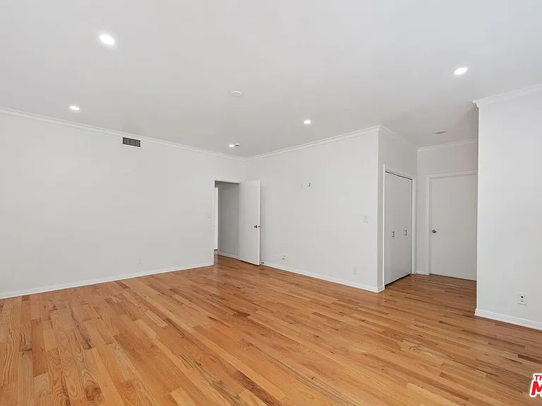 517 N Elm Dr — Photo 31