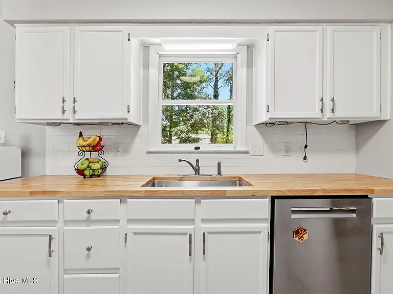 552 Swansboro Loop Rd — Photo 16