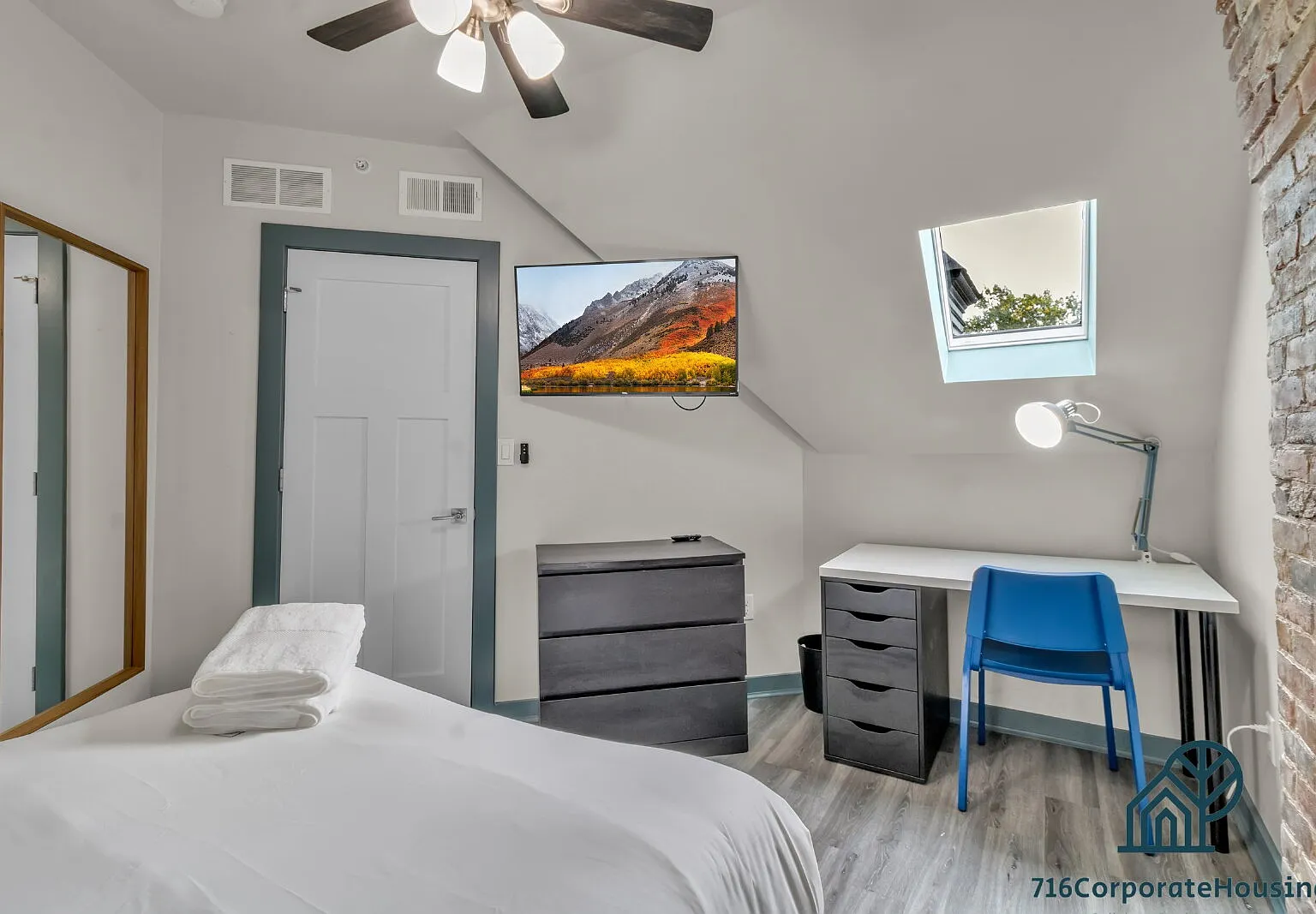 2 bed, 1.0 bath, $2,200 — Photo 2