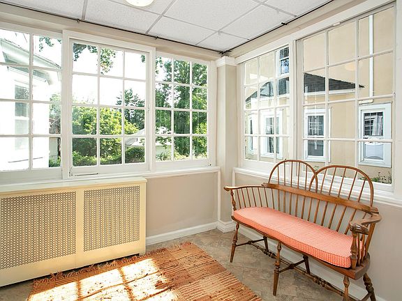 3rd image of 645 Lafayette Ave