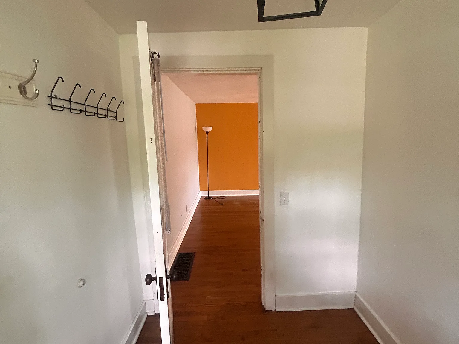 2 bed, 850 sqft, $1,300 — Photo 1