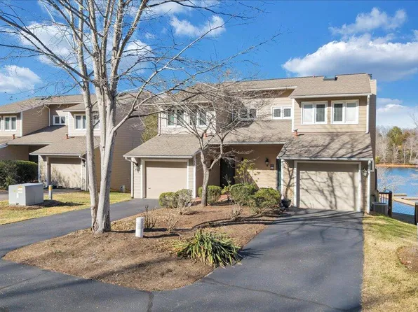 287 Waterside Dr, Moneta, VA 24121