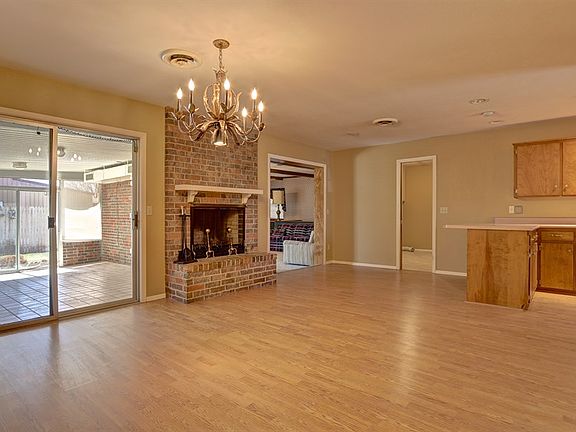 4th image of 3304 SE 14th Ave