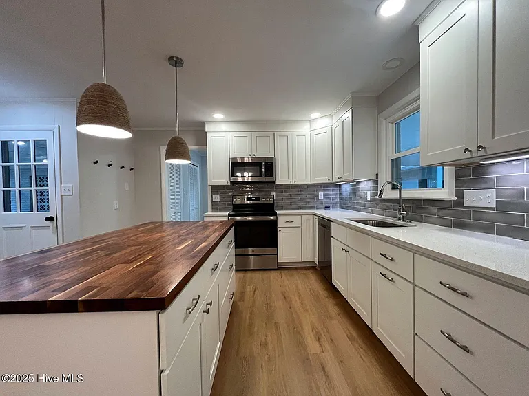 440 E Massachusetts Ave — Photo 10