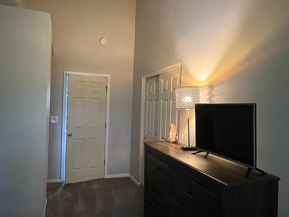 2128 Fulham Dr