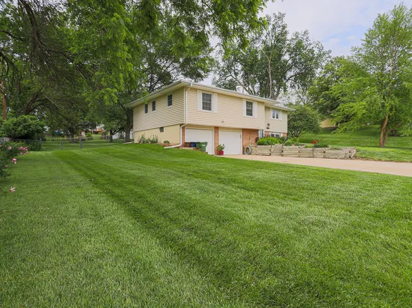 2556 Virginia St, Bellevue, NE 68147