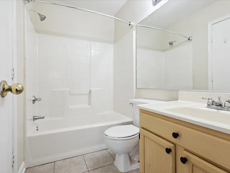 27 Tamarisk Quay #F — Photo 16