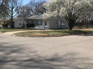 843 N Lakeview Dr, Derby, KS 67037