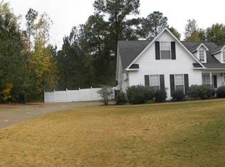 104 Waters Edge Dr, Lagrange, GA 30240