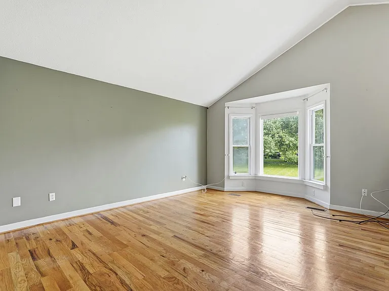 131 Stonedown Ln — Photo 3
