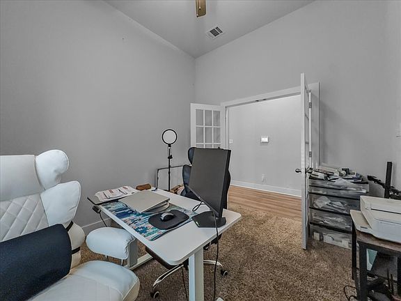 4th image of 377 Edmund Ln