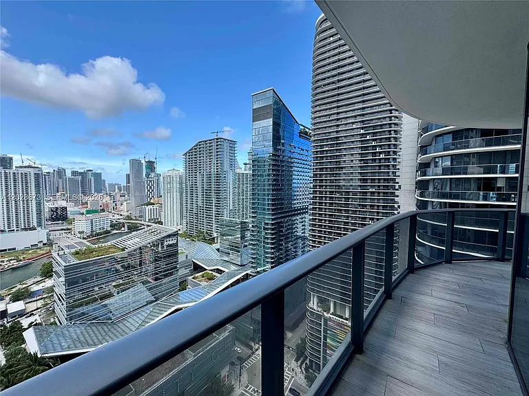 55 SW 9th St #3201 — Photo 18