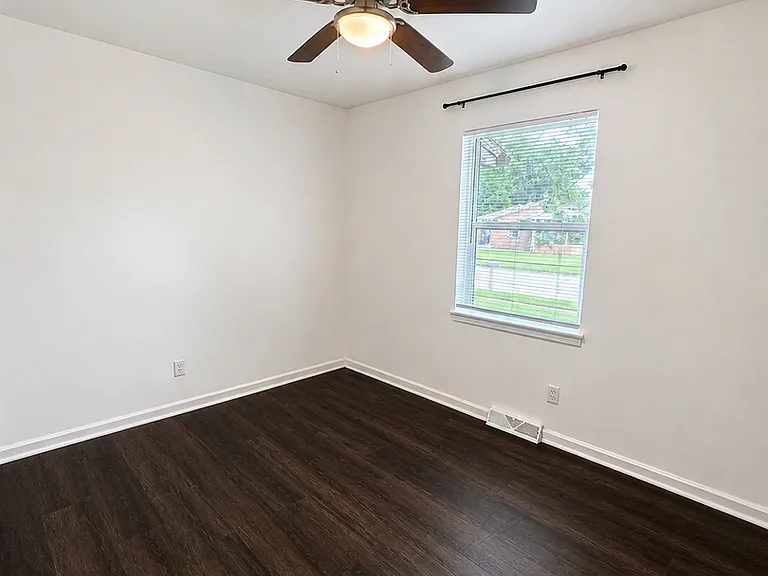 1002 Irving Dr — Photo 19