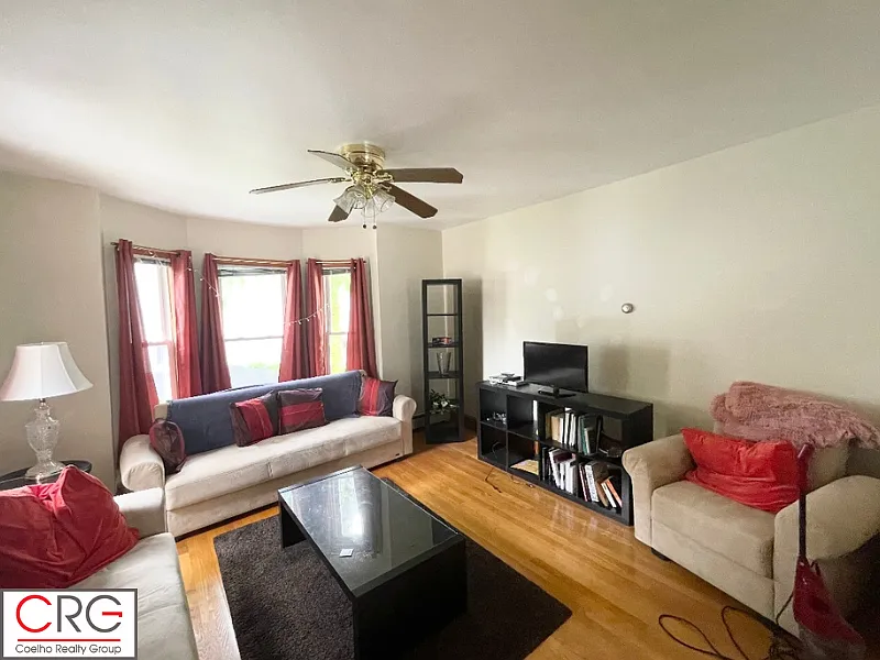 3 bed, 1020 sqft, $3,200 — Photo 3
