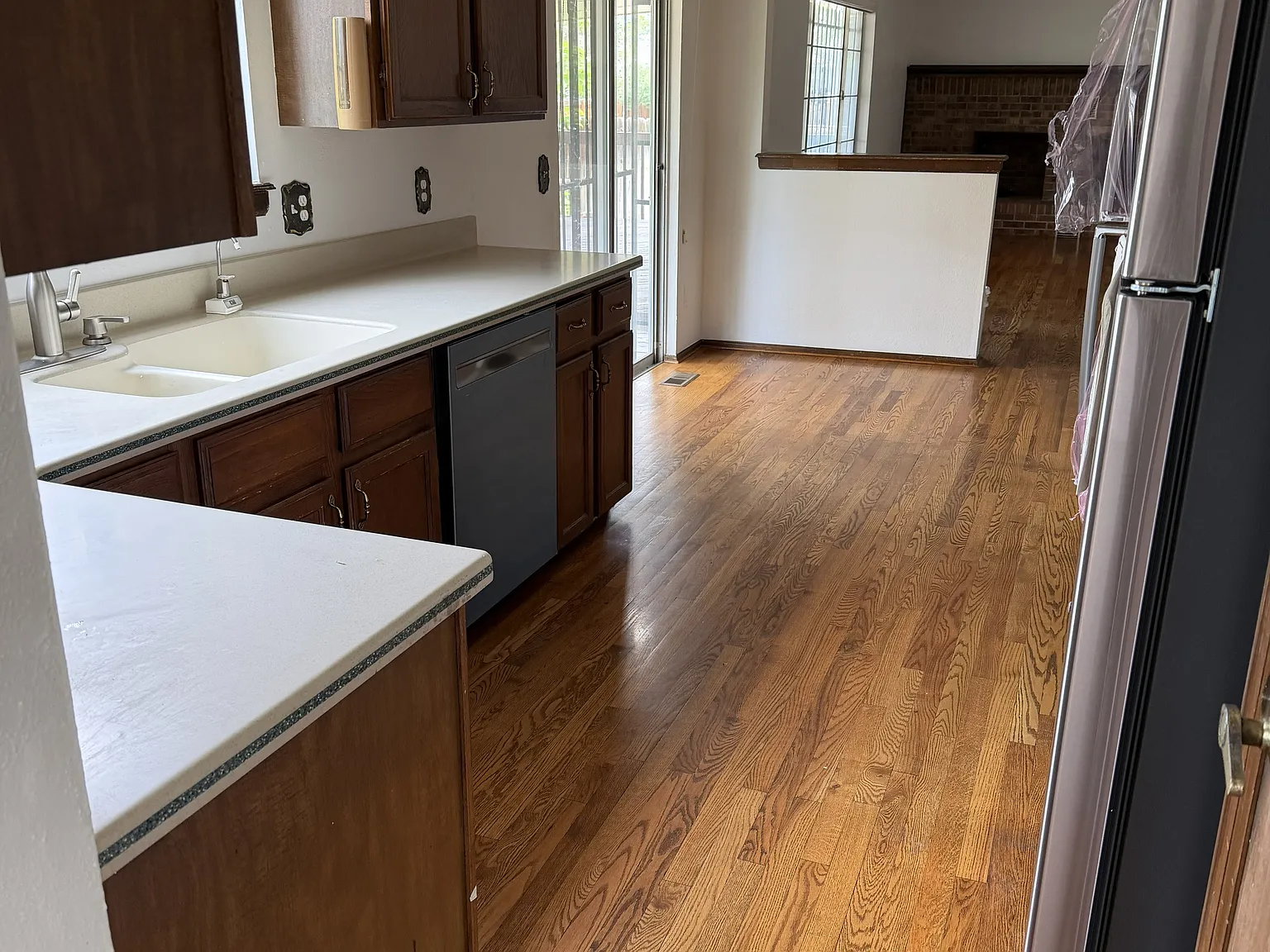4 bed, 2.5 bath, 2280 sqft, $3,200 — Photo 3