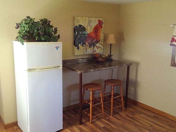4th image of 123 Berry St